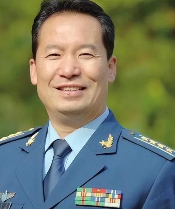 1987年，试飞员徐勇凌的歼6战机失控，惊险跳伞后，他跌入了荒无人烟的大山深处，