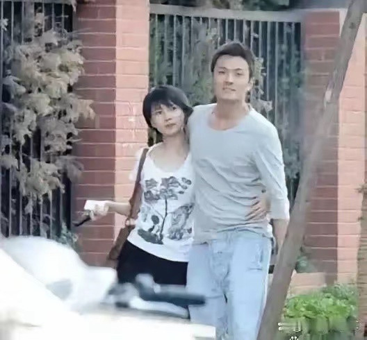 早年高圆圆跟于小伟处对象，岁月简直是猪饲料