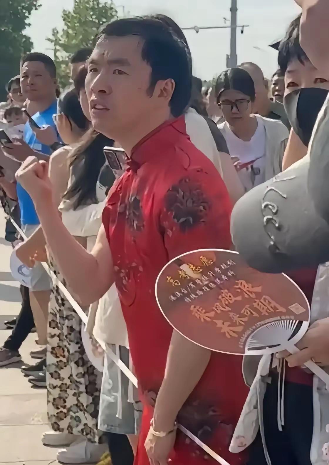 这位是爸爸还是妈妈？看来为了孩子挺焦虑的！