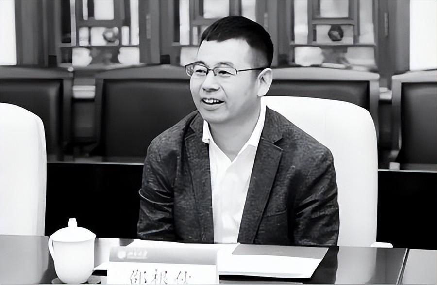 太意外了，走得太匆忙！北京老板倒在办公室，账上还有40亿没来得及变现。 这条