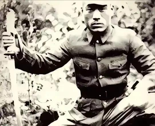 1940年，一名日本军官凌辱了伪军年轻漂亮的妻子，等丈夫赶回家中，妻子已羞愤自尽