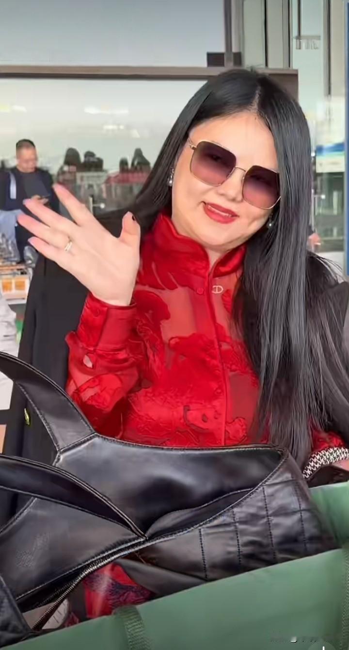 李湘这妈当得有分量，当得相当可以！以”毁”己容而成就女儿之白富美，不赞不行啊！还