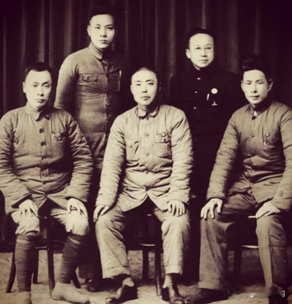 1935年2月，遵义会议之后，党中央给项英发来"万万火急"的电报，指示方向只有一