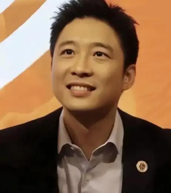 终于知道，霍启山为什么这么怕郭晶晶了。不是因为她是自己的大嫂，也不是因为她奥运冠军的光环，而是因为他