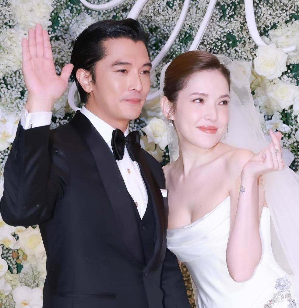 邱泽和许玮甯这一对新婚燕尔不仅颜值爆表，而且好有夫妻相！瞧两人婚礼上笑起来的