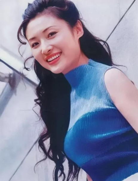 2002年，知名主持人周涛下班回到家，看见正在灶台边忙碌的丈夫，顿时心生厌倦，很