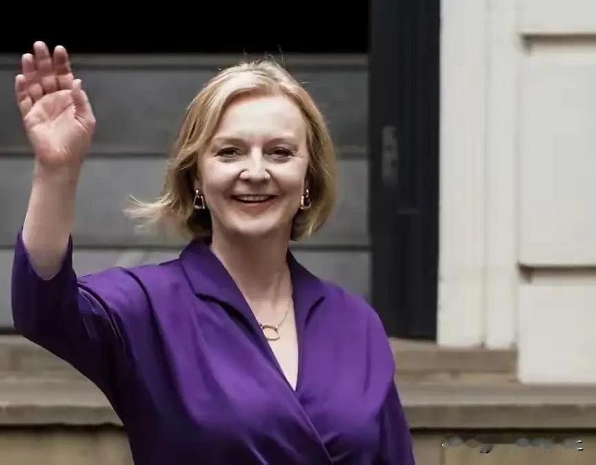 特拉斯发声，纯粹在“放毒”！作为英国历史上最短命的首相，特拉斯今天居然发文仇