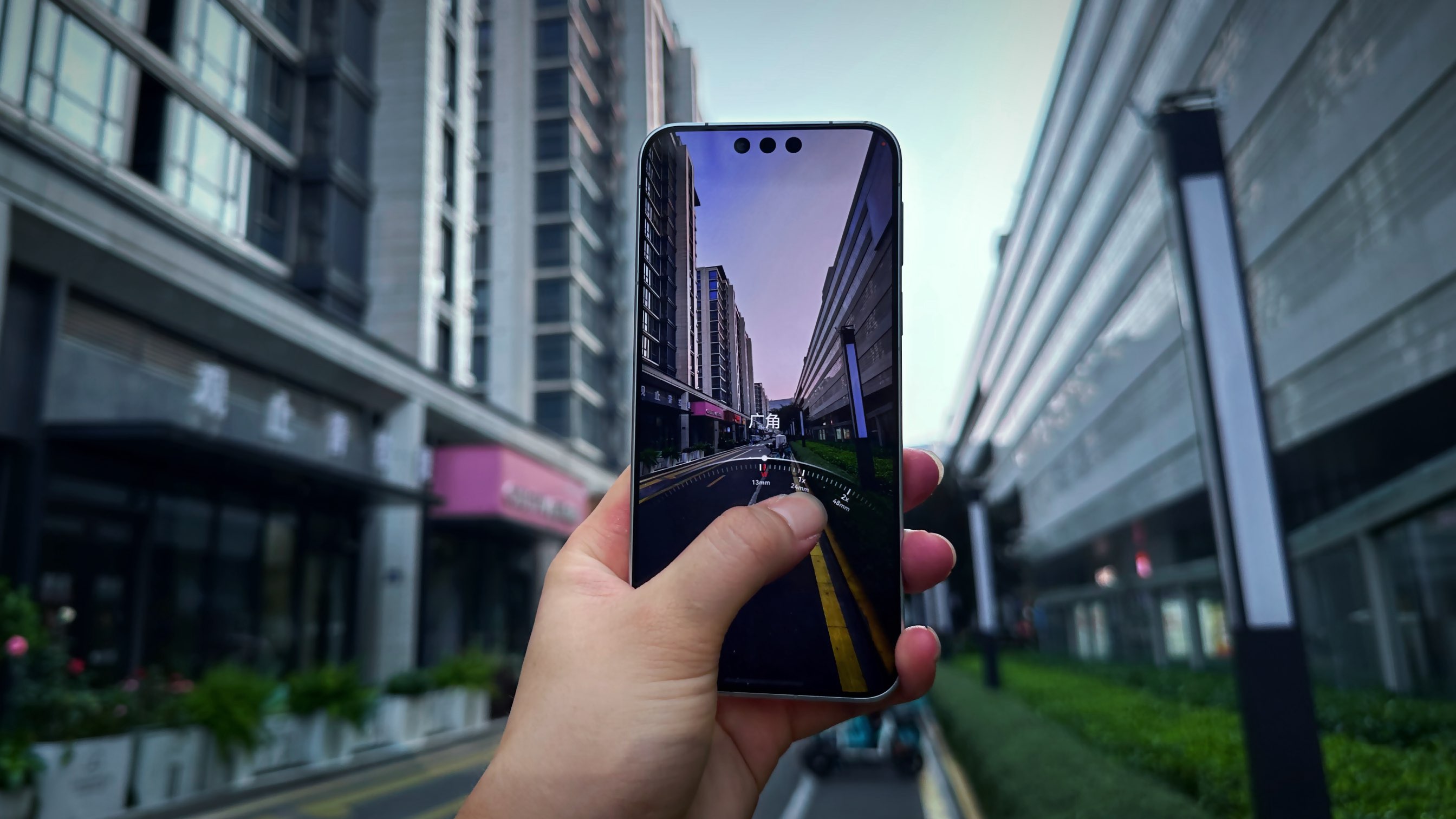 华为Mate90买标准版、上Pro还是冲Max？不吐不快，聊聊几句心里话