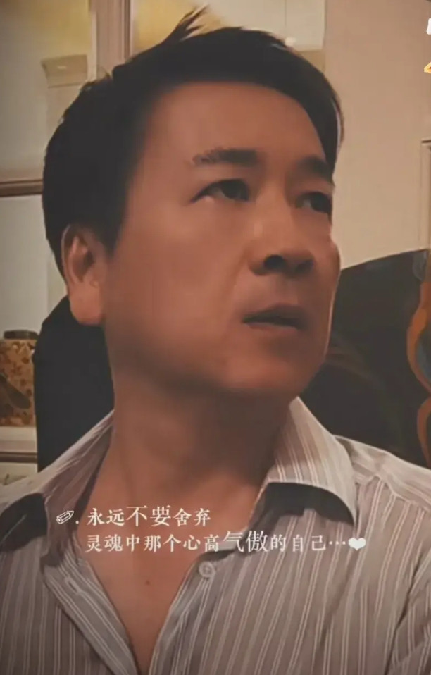 杨钰莹根本不理赖文峰，而且对赖文峰还是有恨意的。你看嘛，他在直播间示好，又去给人