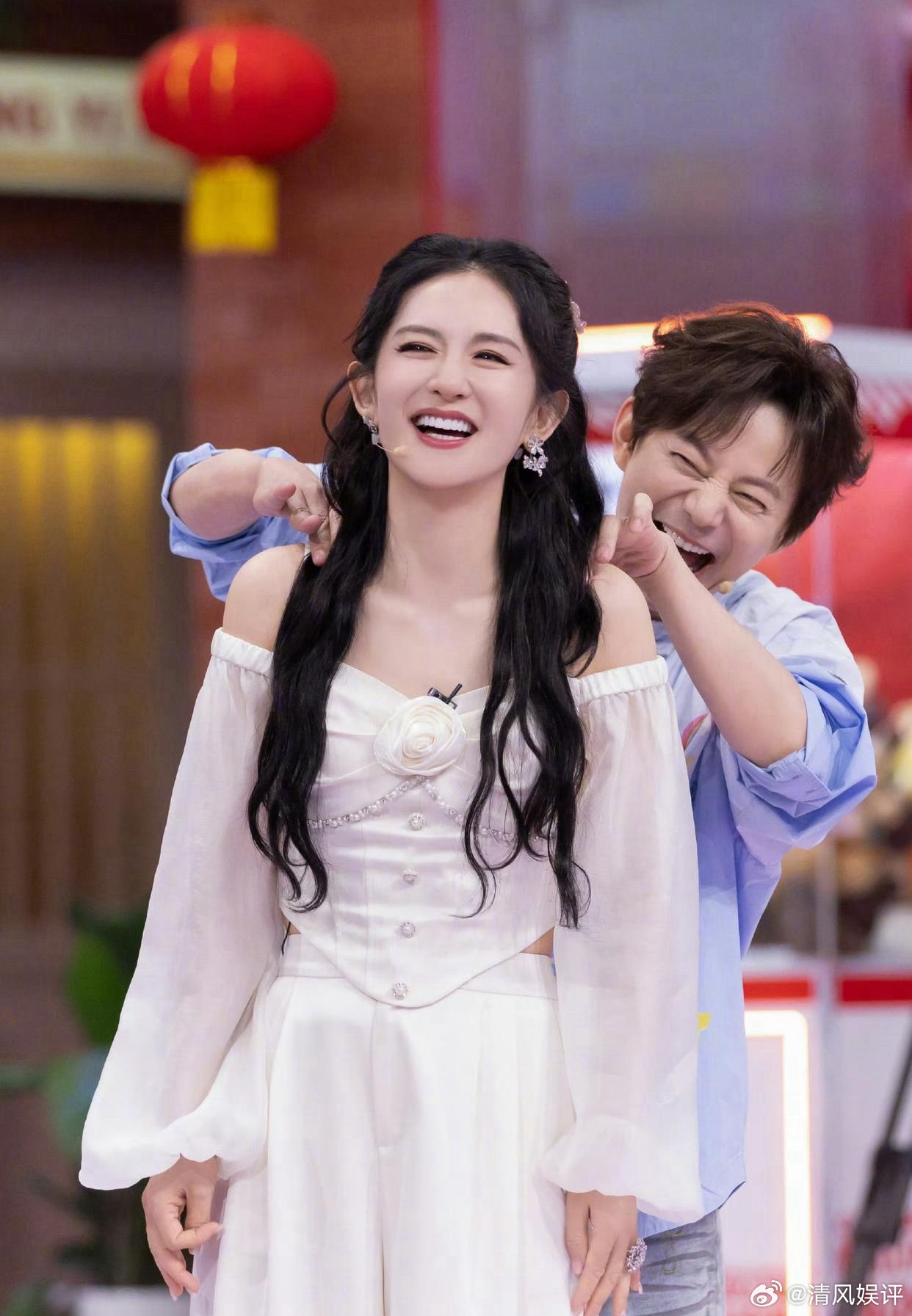 1.谢娜后面是的巡演计划没有取消，如果有一天不开了，那肯定是因为卖不到钱，而不是