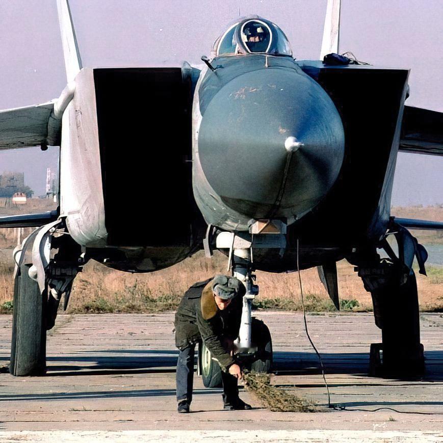 MiG-25