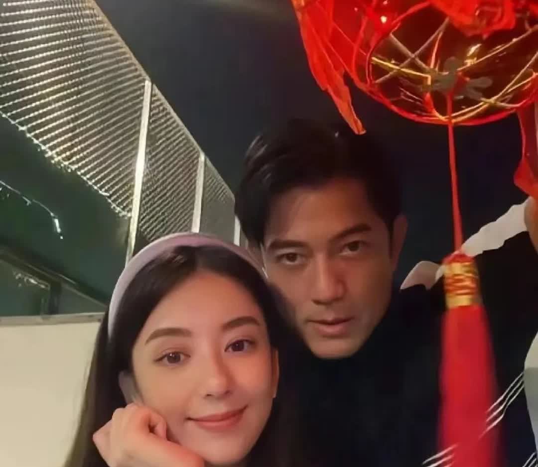 方媛和郭天王签了婚前协议的，只领取生活费，没有支配权，房子钱都是男方的。港媒早就