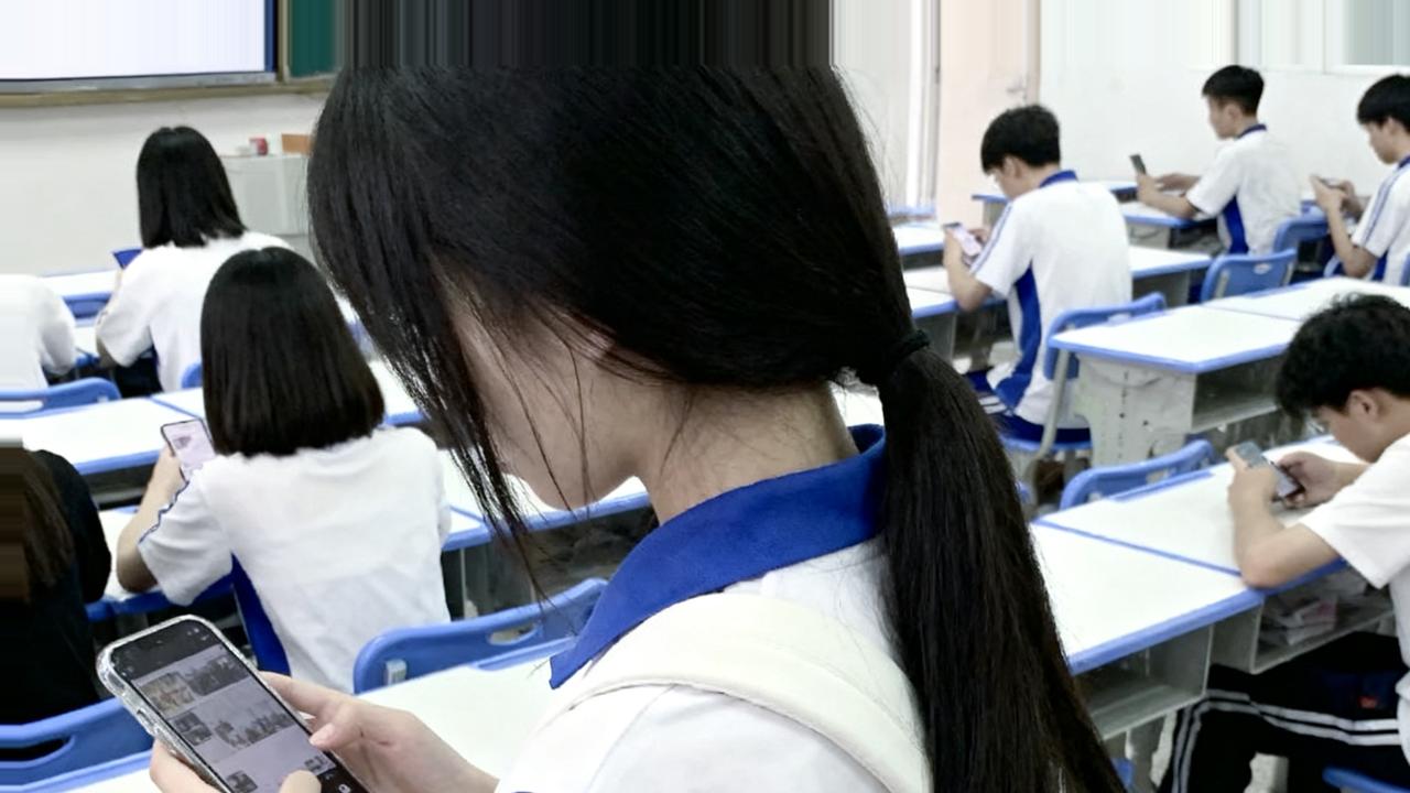 一大早我家娃气的我不行，每天早上叫娃起床都是耐着性子叫，一遍又一遍的叫，甚至有的