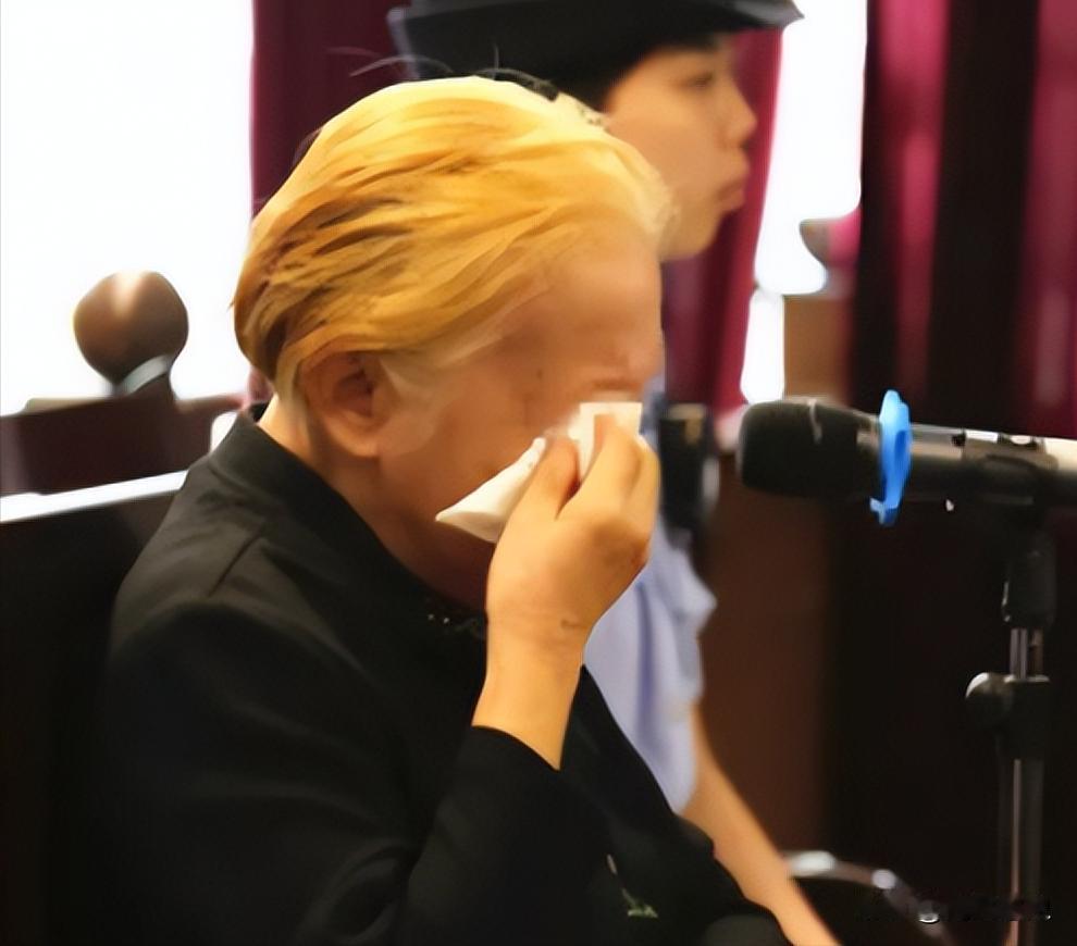 “我实在是养不动他了。”2017年，广东83岁老太太将60粒安眠药碾碎后放进粥里