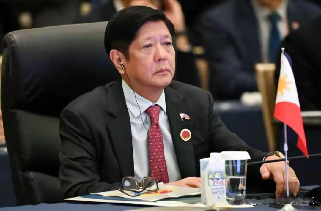 菲律宾民主党建议尽管是有意识的把🔥引向马科斯头上，但这个汤手山芋的活对于雷穆拉来说打死也是不敢碰的