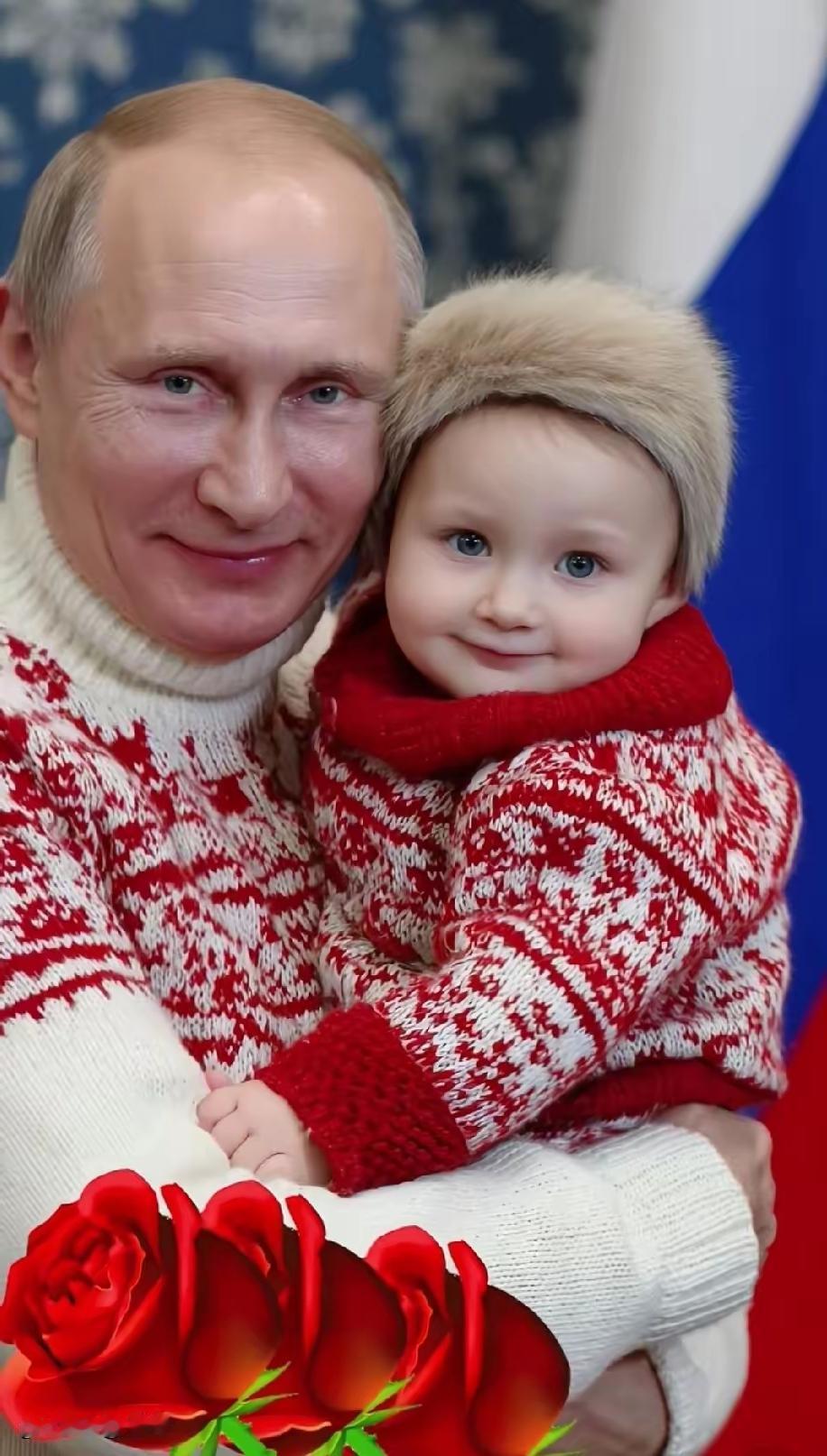 祖孙同框穿同款花色毛衣，这画面直接暖到心坎里！铁汉也有柔情面，平日里沉稳坚毅的他