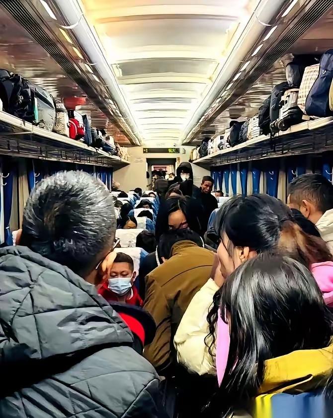 飞机懵了，高铁傻了，我估摸着连大巴司机都想不明白，怎么一夜之间，大家抢破头的竟然