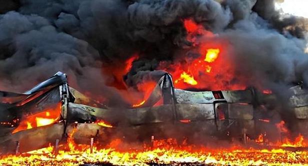 俄海陆空一夜轰炸基辅陷入火海：摧毁西方导弹工厂，炸死外国专家虽然俄罗斯与乌克兰