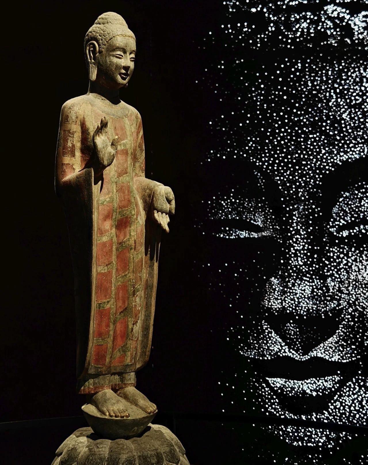 人的三大风水：心、口、行。第一风水:心《了凡四训》说:“一切福田，不离方寸。