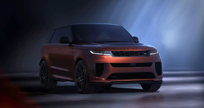 路虎揽胜运动版SVCarbon！车身采用了大量的碳纤维元素，包括标配的格栅、