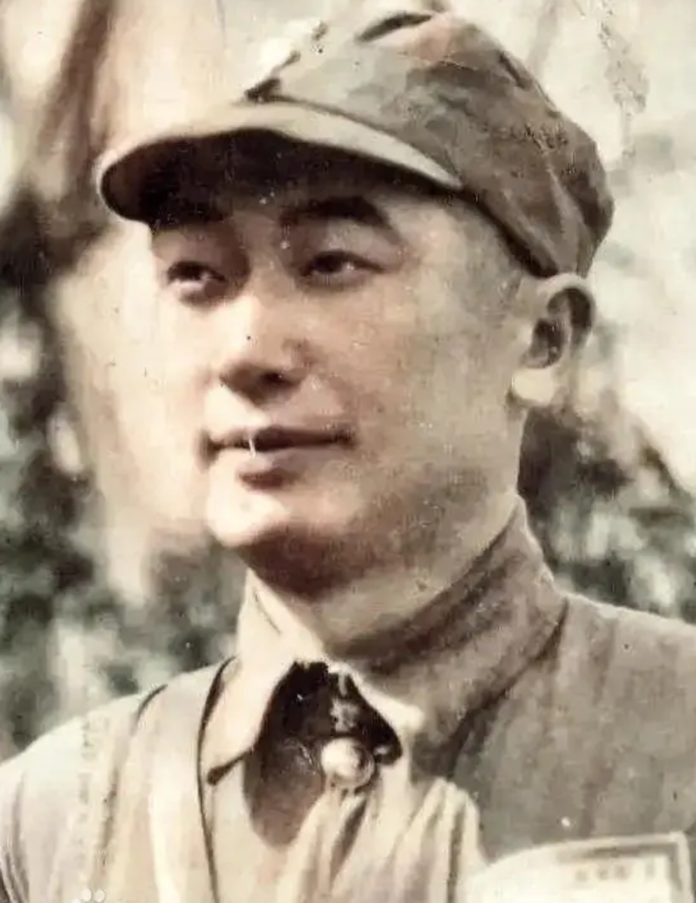 1949年，国民党准备撤离时，戴安澜的遗孀王荷馨接到通知，对方开口就说：“一起走