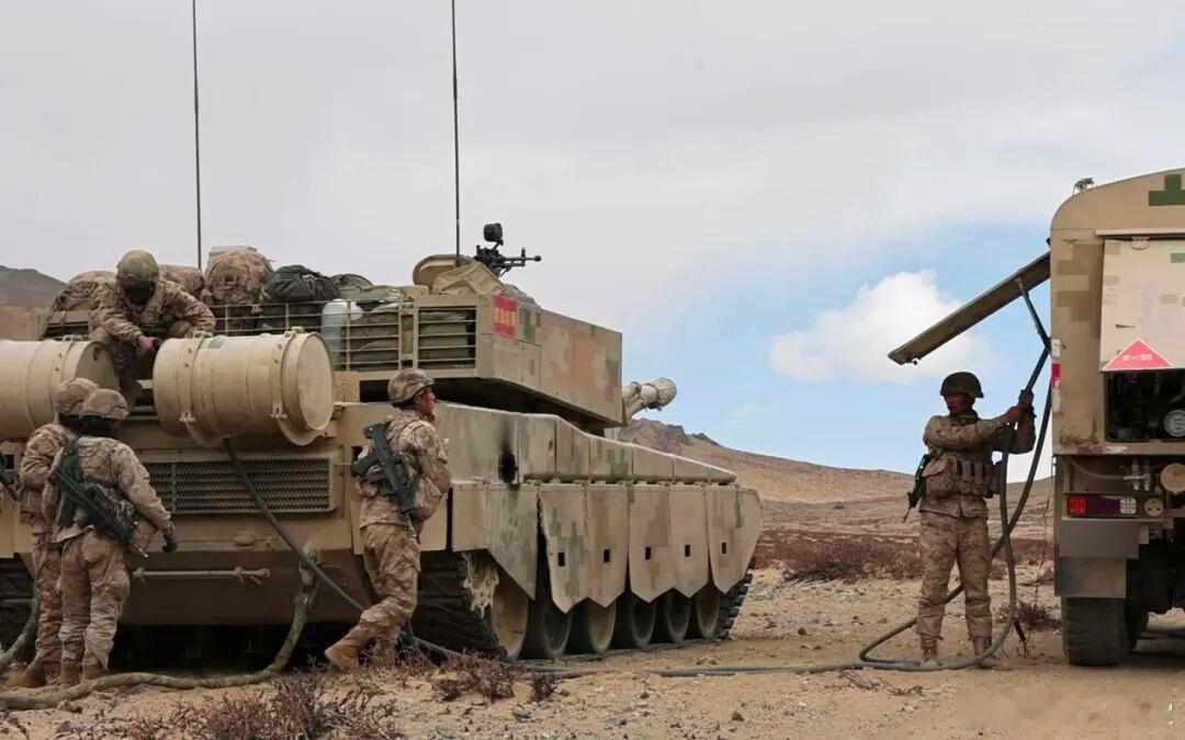 76集高原实战训练5对轮好像还有不少。不能“拜年”，露脸总可以吧？陆军老大哥烽火