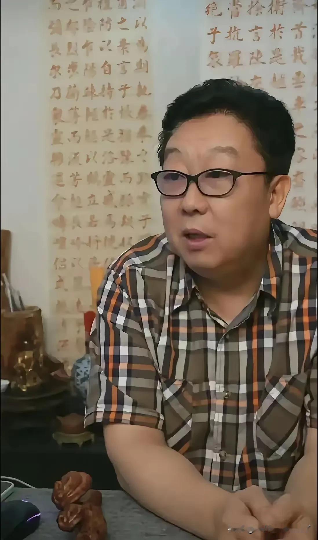 郑健这几天火了，不是因为作品，是因为被骂火的。郑健是谁？大家都没什么印象，上