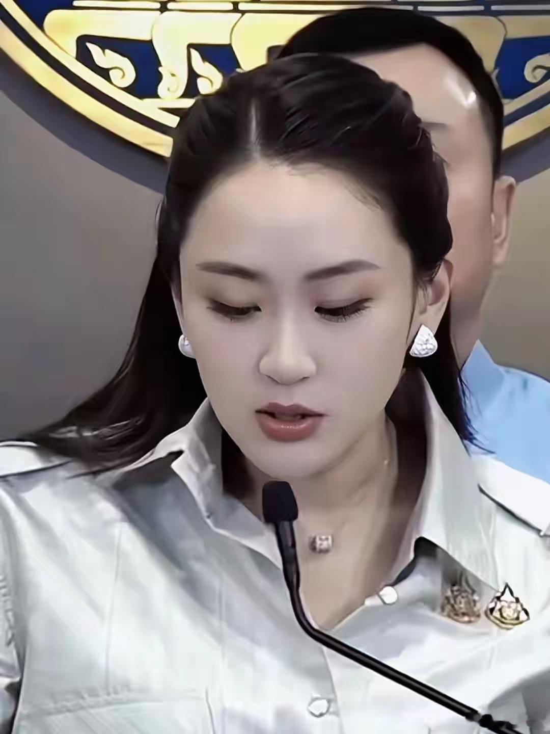 洪森炮轰他信家族这件事，现在最慌的还不是他信，也不是佩通坦，而是洪森的儿子，众人