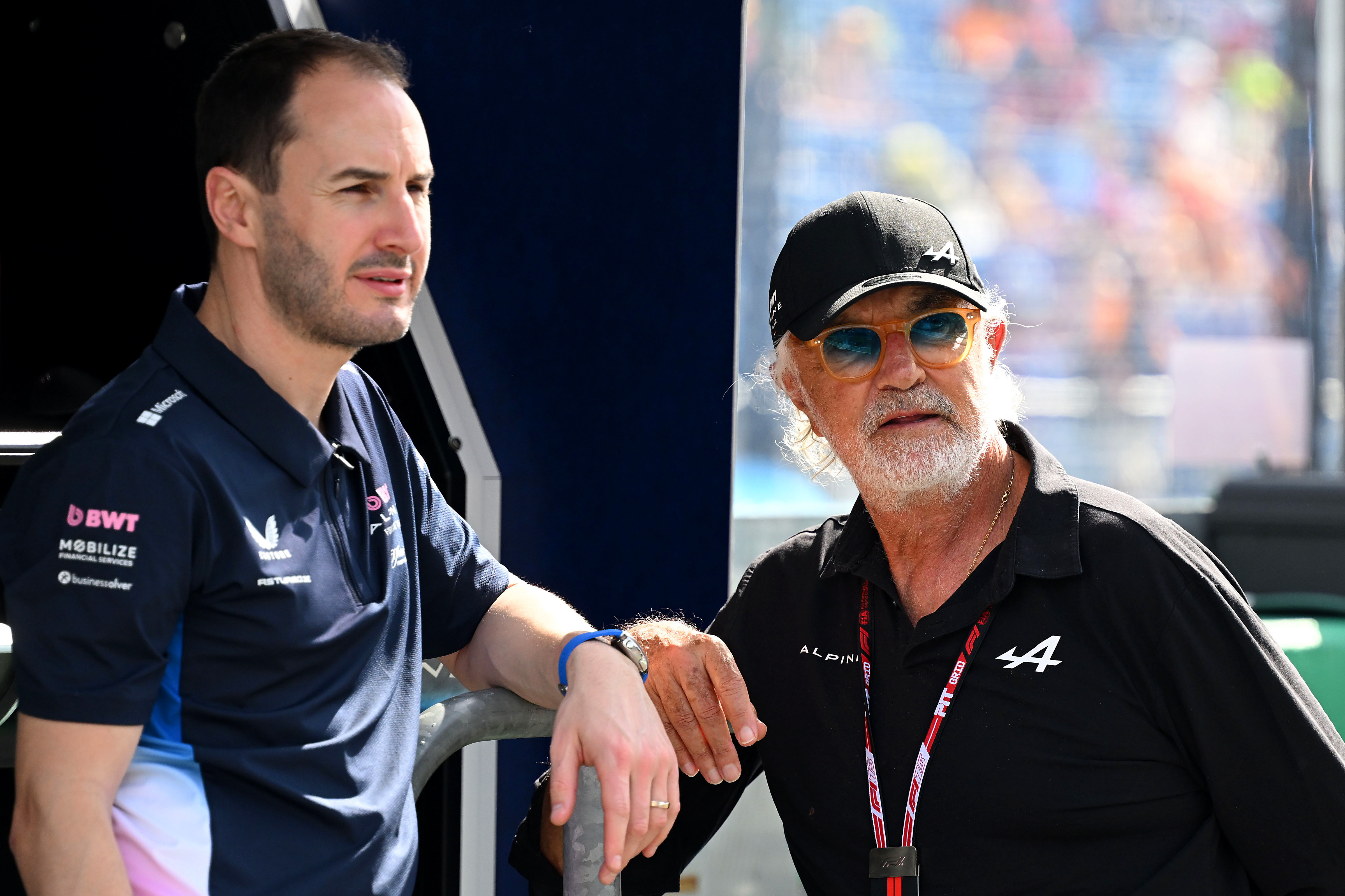 F1TheRace撰文：据了解，布里亚托利在迈阿密站周日告知杜汉他将被取代，