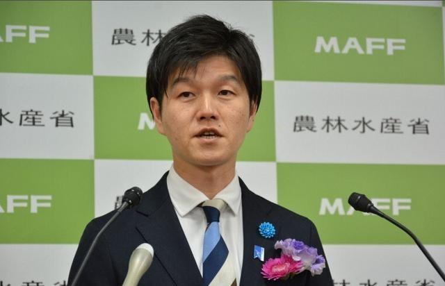 2月13日晚，在中国外交部的压力下，日方决定释放中国船长、归还渔船，但提了两个条