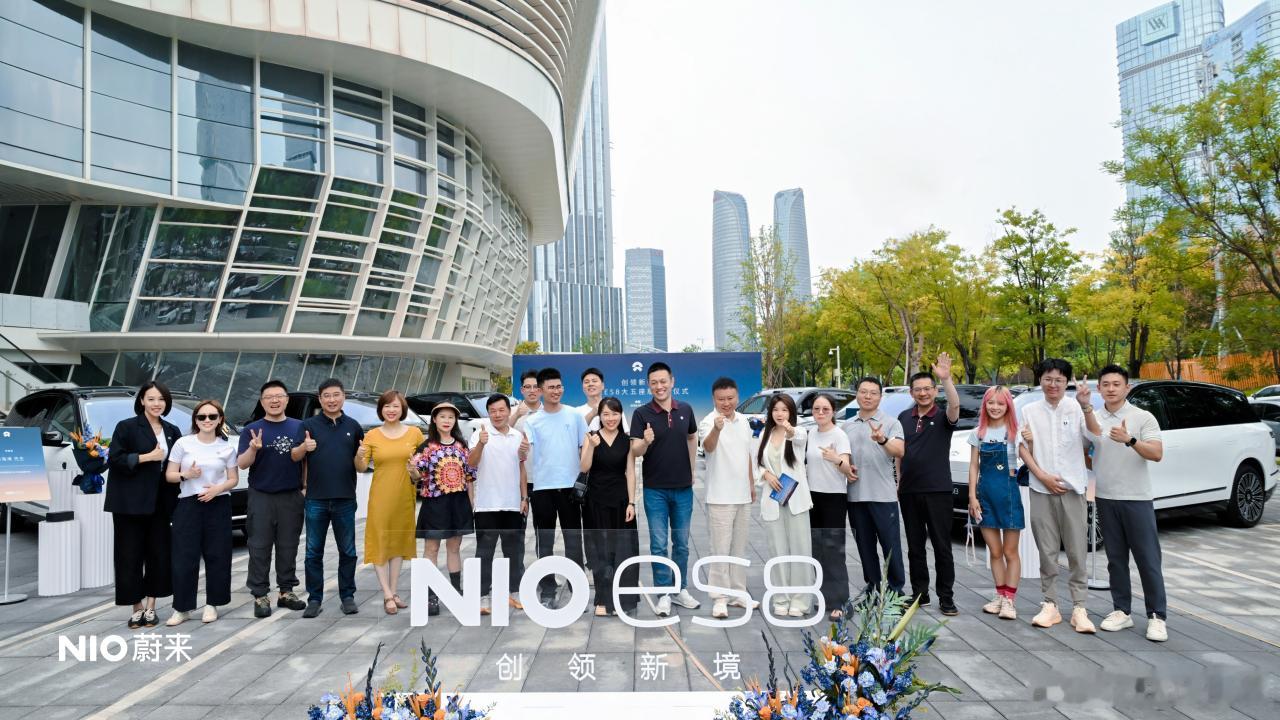 蔚来ES8大五座版正式开启全国交付7月10日，蔚来ES8大五座版正式全国交付，李