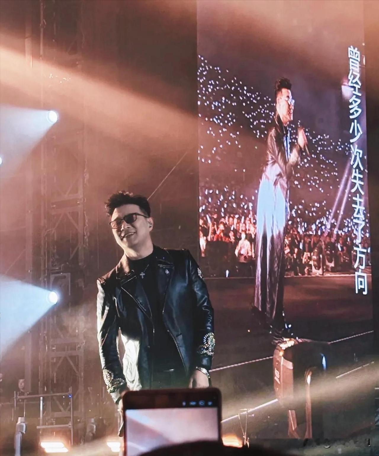 终于理解了，汪峰这次天津演唱会人气爆棚，其实不光靠老歌情怀，更因为他