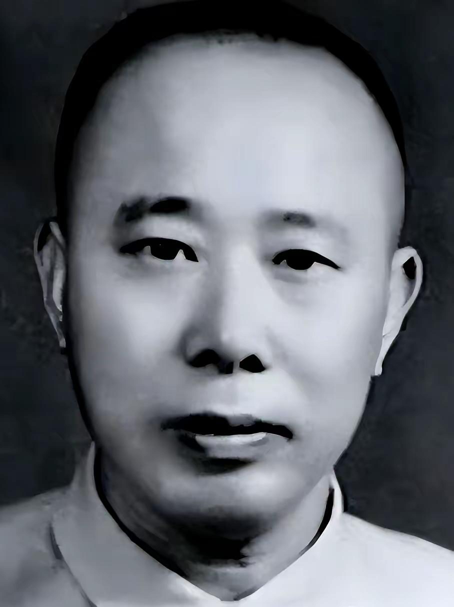 他曾贴身跟随彭德怀走完万里长征，担任红三军团机要秘书，历经湘江血战、娄山关大捷无