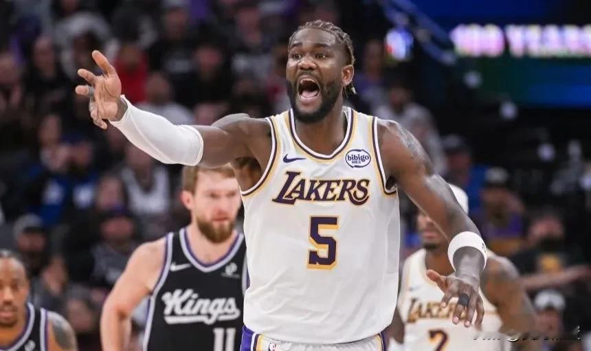 艾顿受伤后，湖人应该用范德比尔特而不是克勒贝尔。克勒贝尔今天有一个暴扣，很多