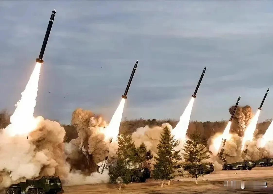 19日凌晨，数枚导弹密集射向日本海，高市早苗这下尝到后果了！天还未亮，警报