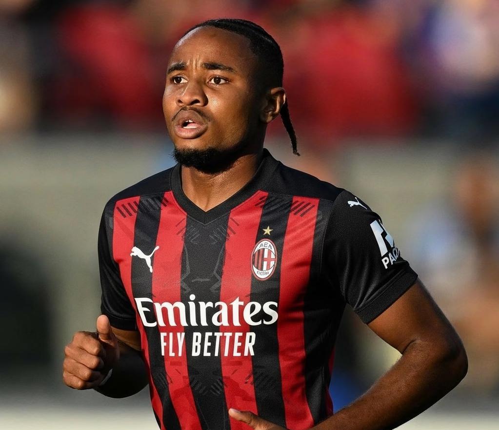 米兰体育总监现在肯定想把手机摔了。一个月前还值4000万，现在倒贴都没人要。