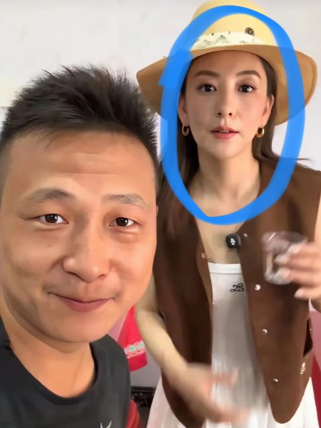 好接地气！方媛回老家陪发小直播