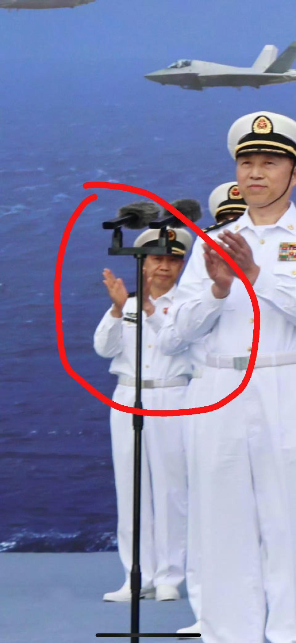 在福建舰的入列仪式上，眼尖的网友发现了马伟明院士，“国宝级”三个字，对马院士来说