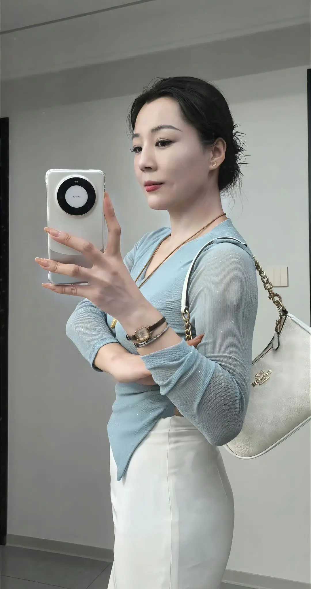 新来的秘书确实有一套！