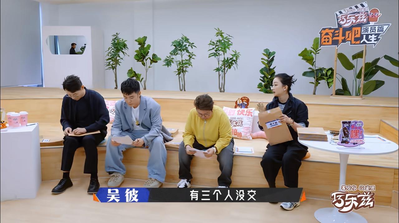 陈赫听着韩红训话估计后背出汗了。他与韩红一起参加一档综艺—-《奋斗吧人生·演员