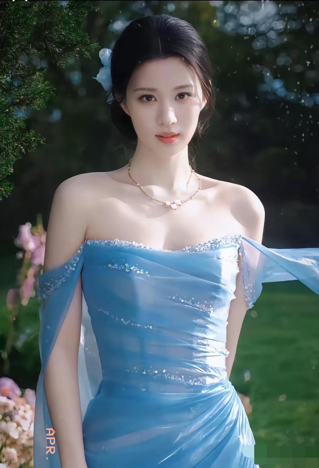 看到王楚然因为慢性荨麻疹倒下的消息，我半晌咽下嘴里的冷咖啡，直接看乐了。春晚不到