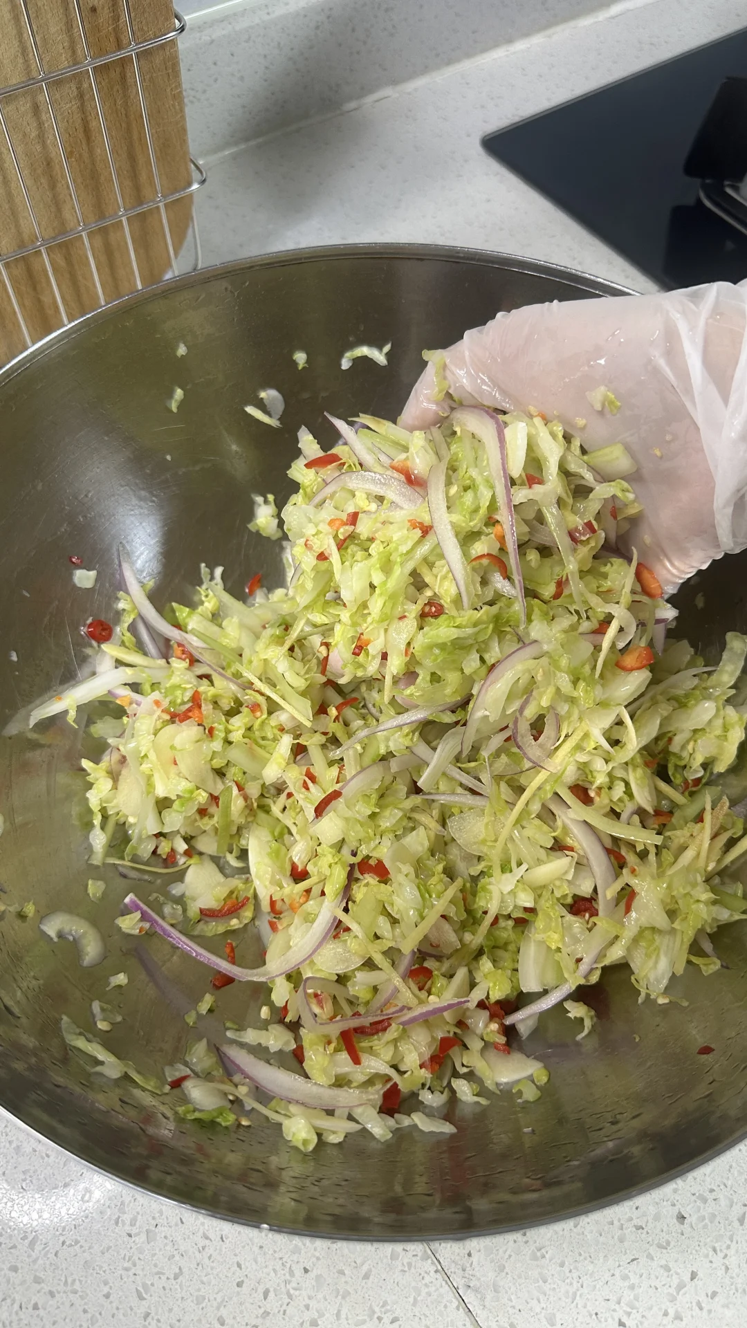 适合夏天吃的凉拌菜～酸辣包菜丝超级下饭！