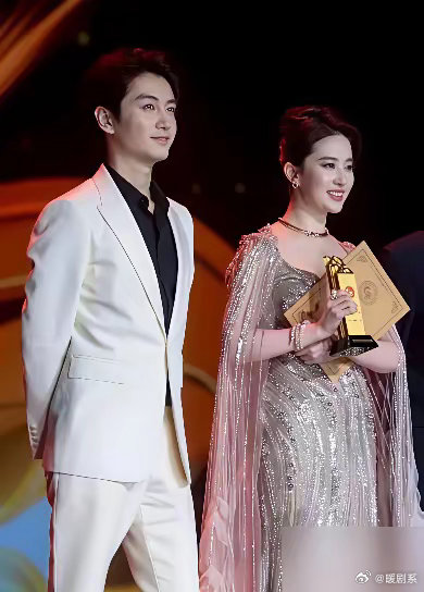 《咸雪》这项目真能磨。去年就卡壳了。陈晓不愿接，刘亦菲团队咬死要么原班要么换