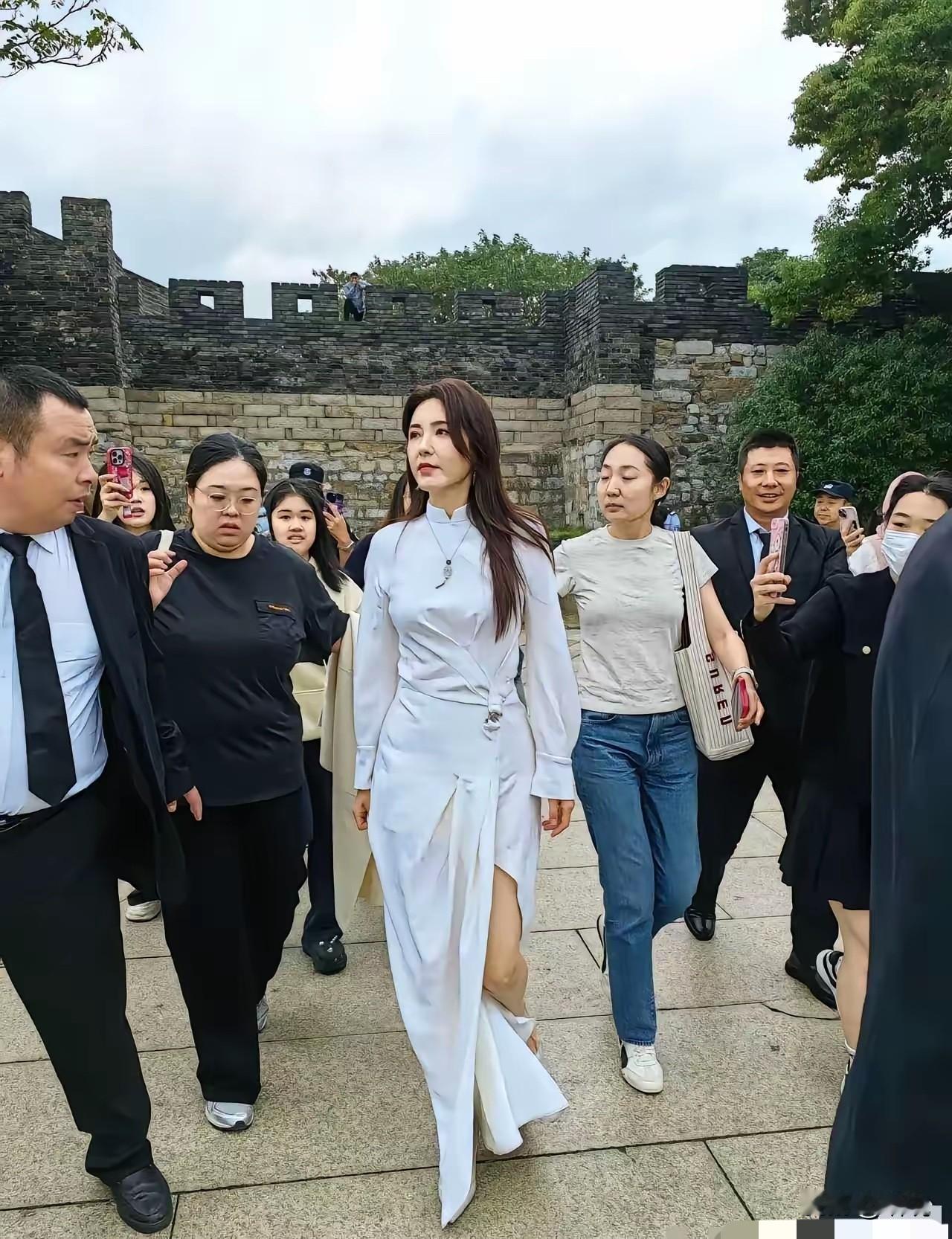 不愧是中戏第一美女，怎么样的男人才能配得上她