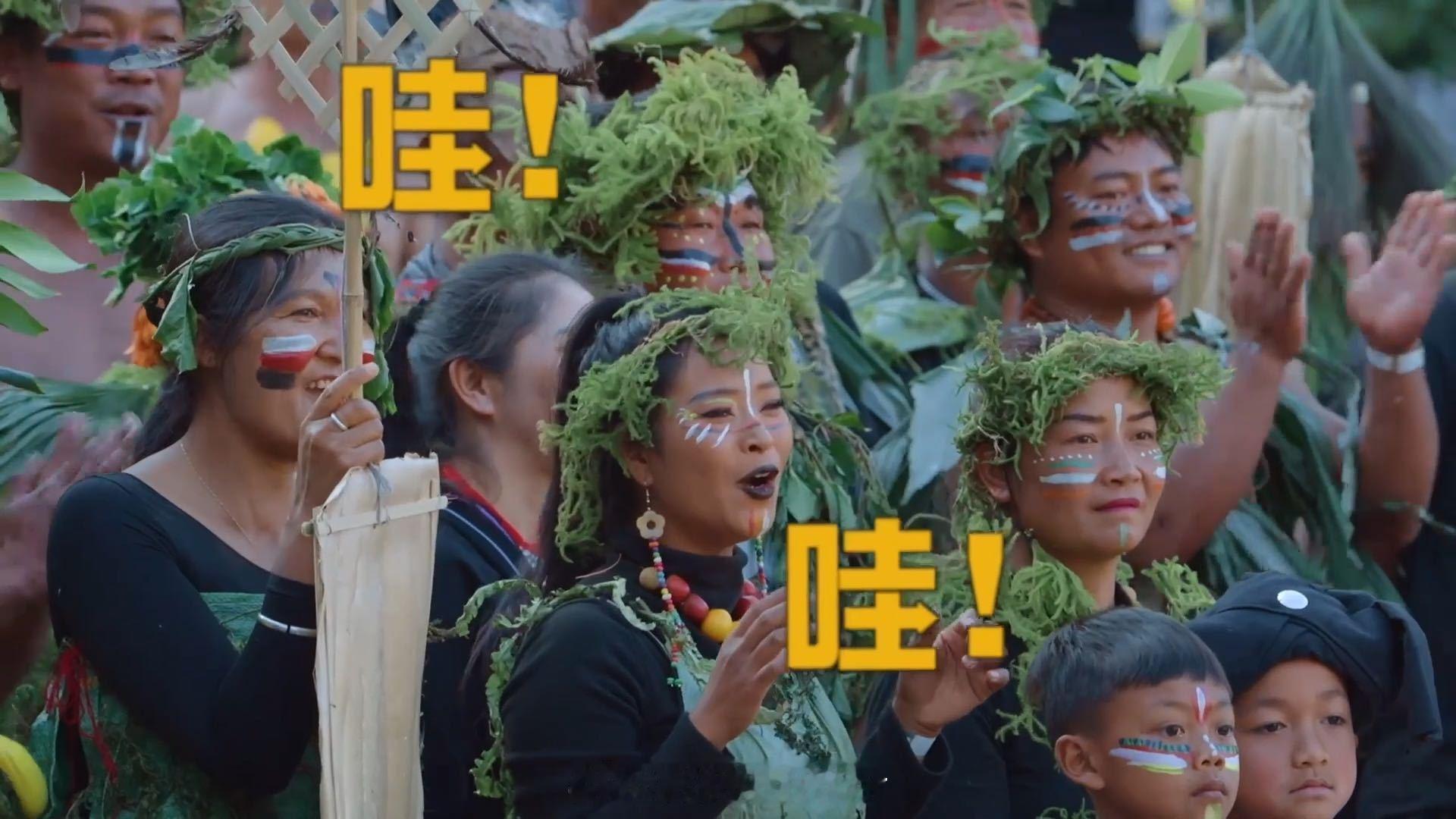 邓超问鹿晗身材不难看吧哈哈哈哈哈邓超炫耀腹肌时的小得意很真实，没有明星架子，鹿