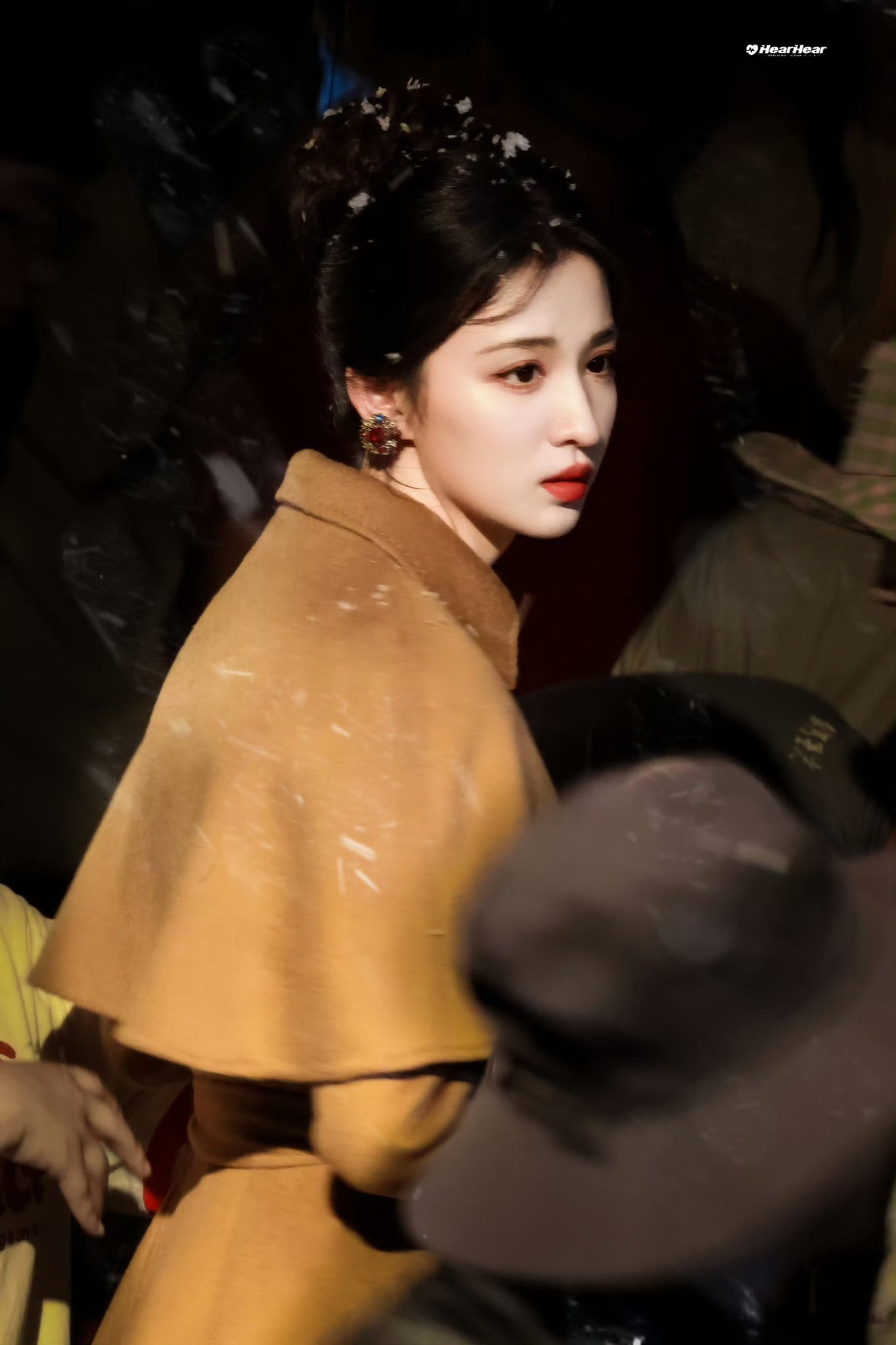 王楚然在民国剧《这一秒过火》里的造型。明艳型的女演员用略带摩登感的民国风造型是很
