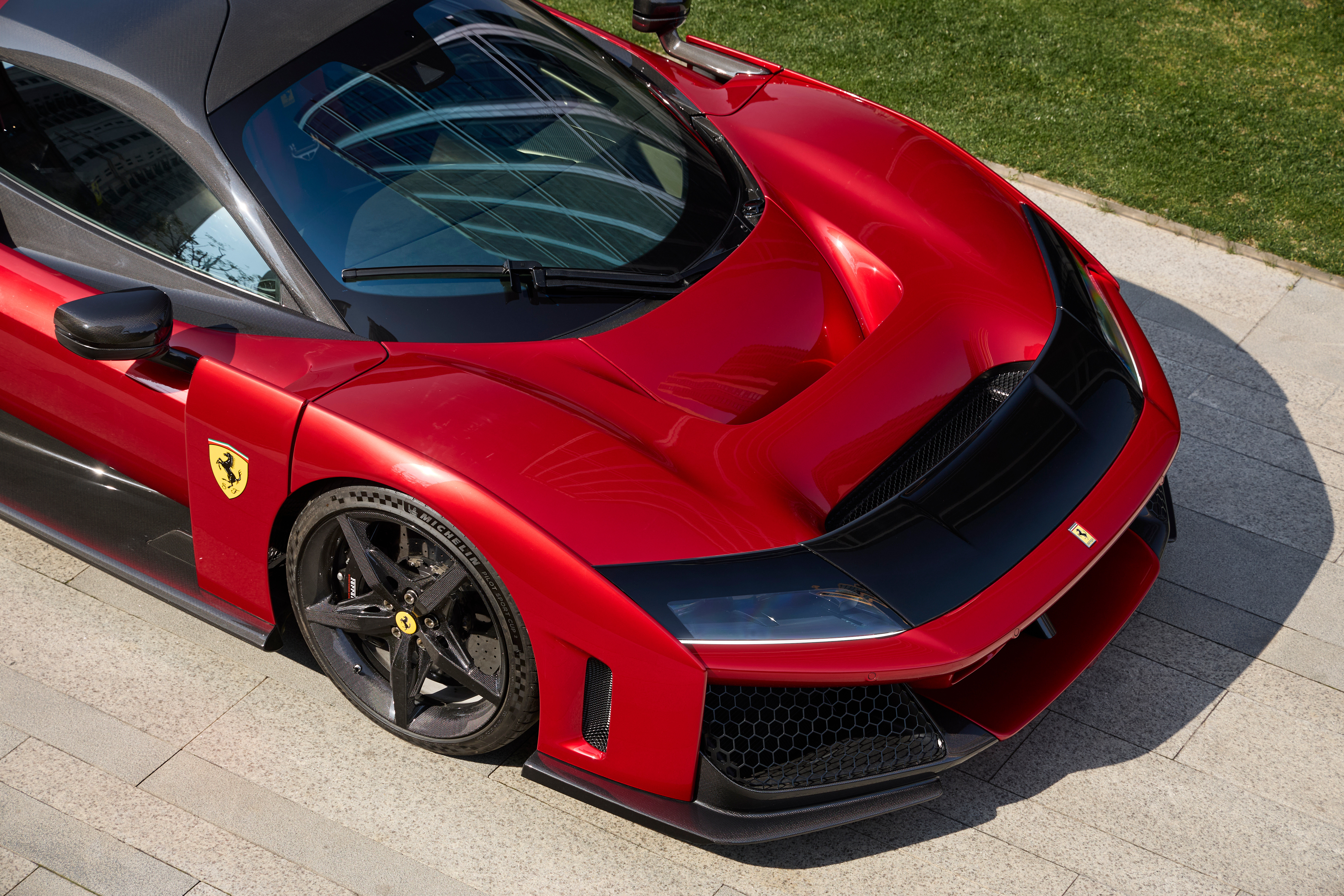 FerrariF80法拉利感受一下法拉利F80的车身细节，凹凸有致！分辨率：