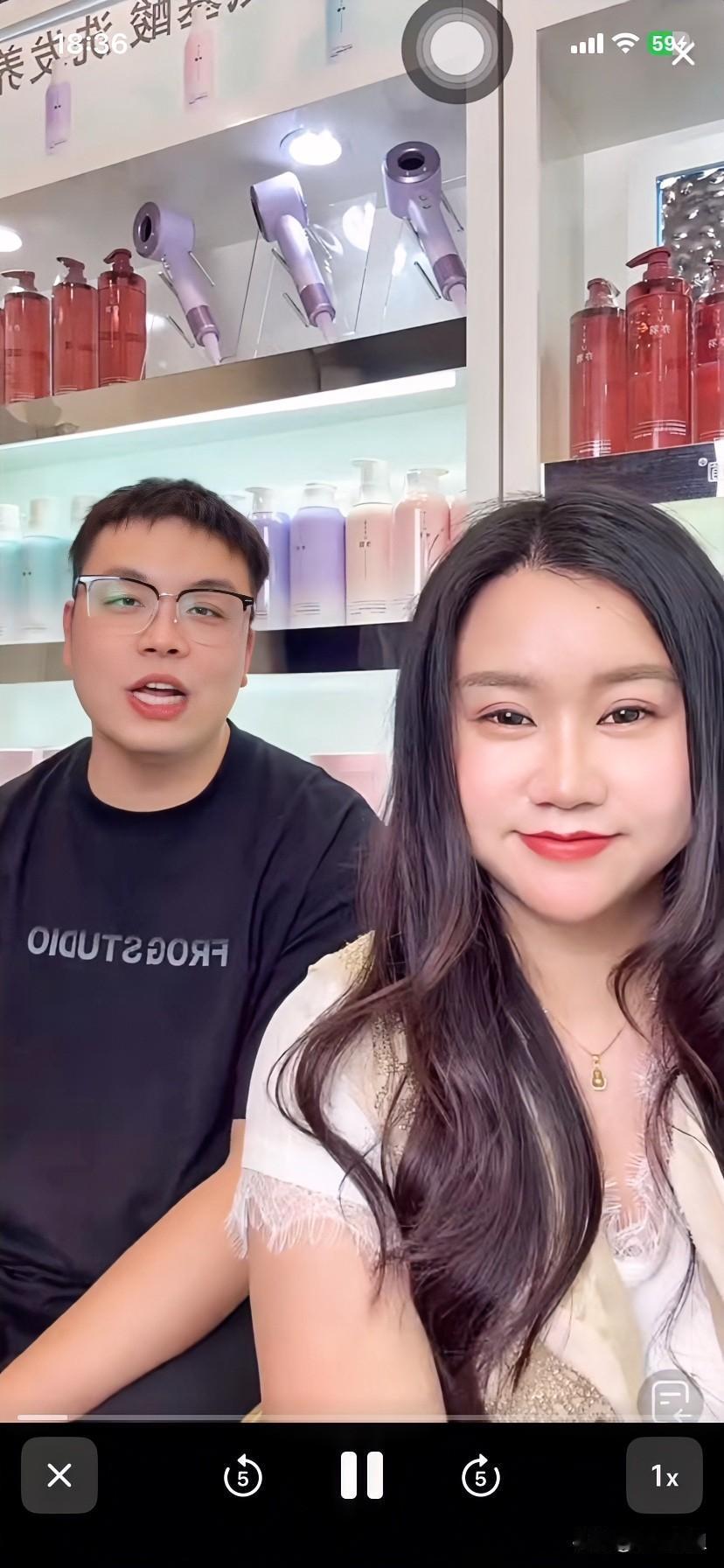 厉怀远哥嫂直播时，有粉丝问什么时候看到怀远和你们在一起团聚！大嫂马上笑眯眯的用
