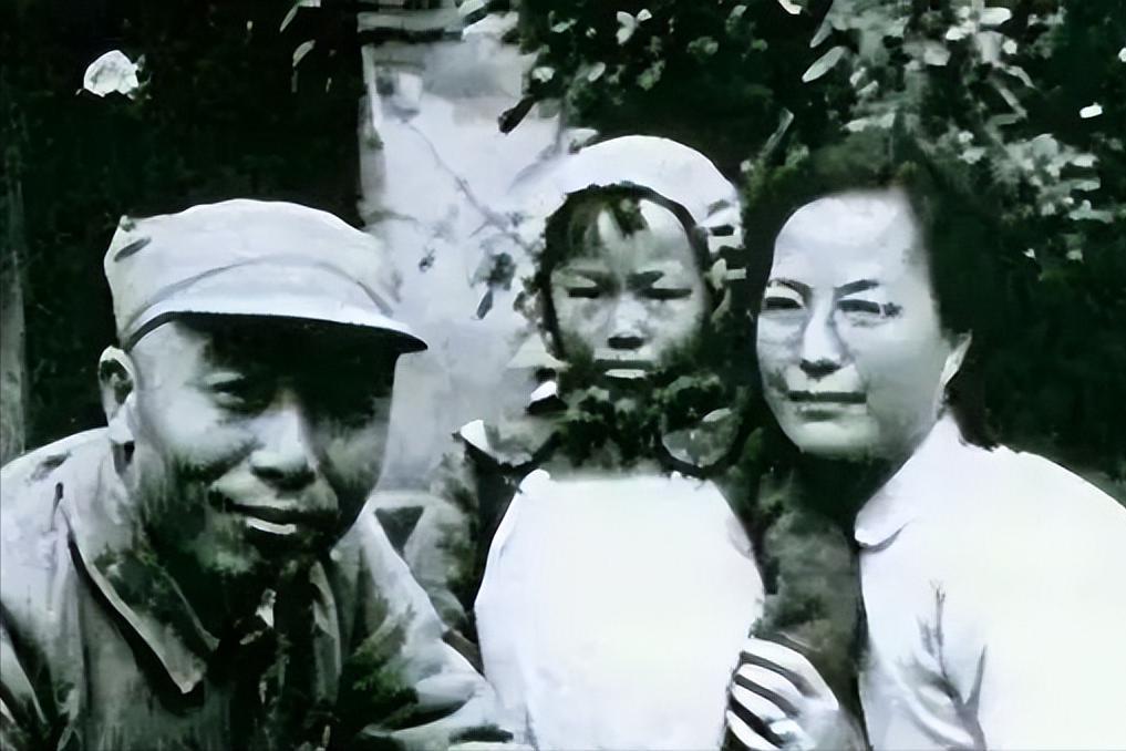 1972年，宋时轮在组织同意后，与小姨子郑晓存成婚，她是宋时轮第二任妻子郑继斯的