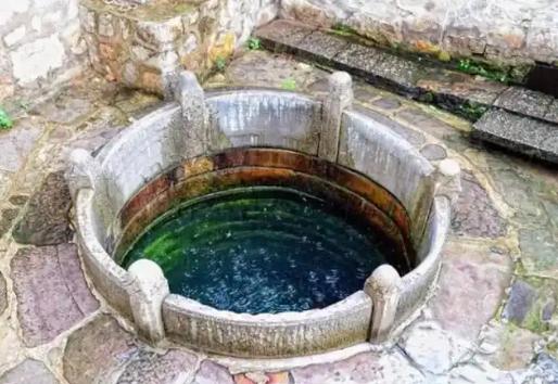 故宫所有的井水是不能喝的，故宫有72口水井，但是没有一口井水可以去喝，为什么？故